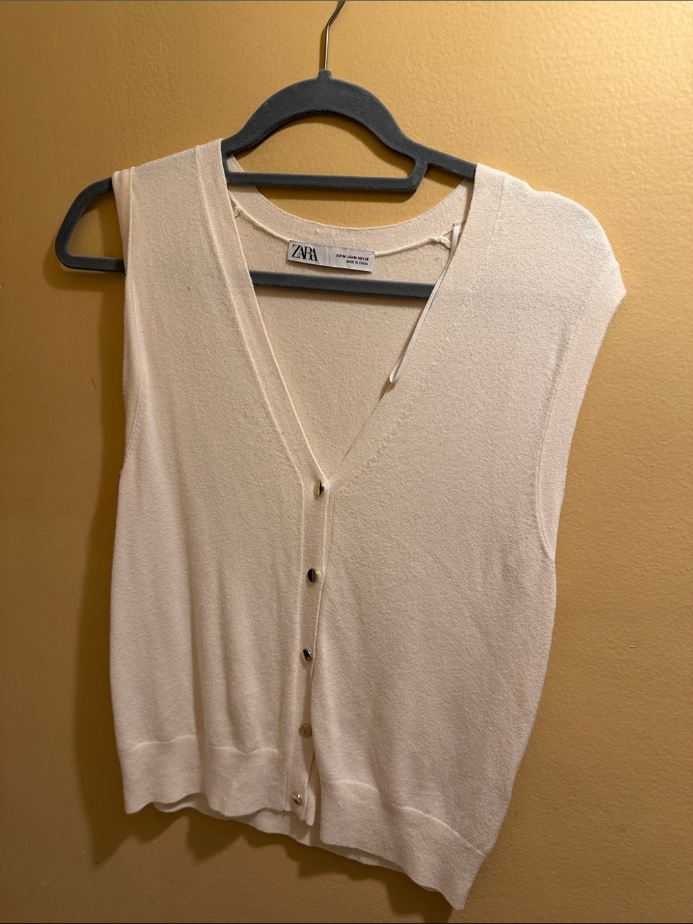Zara Cream Sleeveless Button-Front V-Neck Top